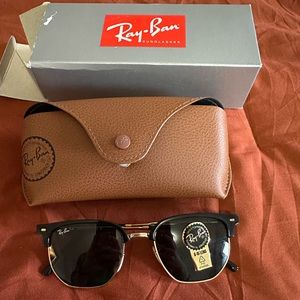 BRAND NEW CLUBMASTER RAYBANS.